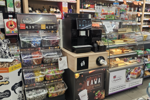 Kolejne Delikatesy Centrum w Nowej Sarzynie z ekspresem do kawy ZONE.