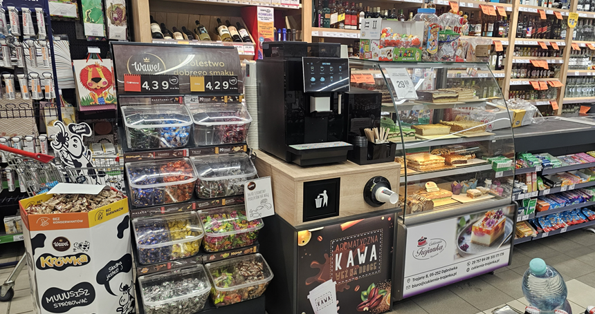 Kolejne Delikatesy Centrum w Nowej Sarzynie z ekspresem do kawy ZONE.